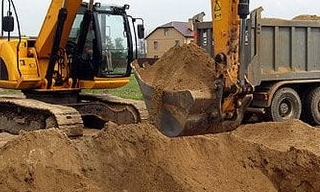 Выкопать яму экскаватором в Амурске от 938 руб. - 2Землекопа-Мрс